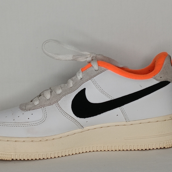 Nike - Picture 5 of 9